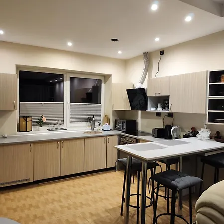 дом с парковкой, близко к центру