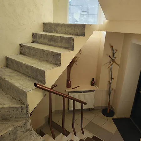 дом с парковкой, близко к центру *